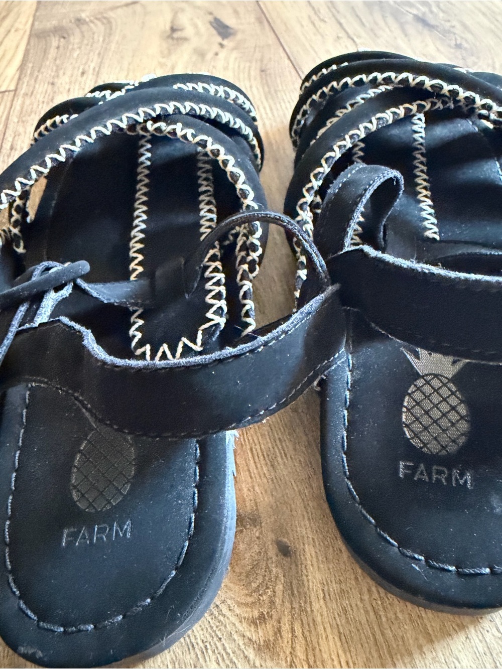 FARM Rio Women’s Black Strappy zigzag flat Sandals - Size 9 - Made in Brazil - Picture 3 of 8
